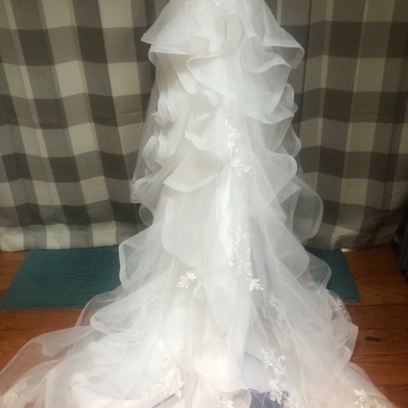 Kitty Chen Couture Bridal gown “Evita.”Size 12 NWT - Picture 7 of 9